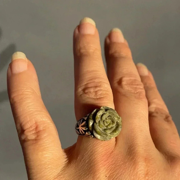 Green rose 🌹925 silver cocktail ring size 6. Made in Ireland & hallmark stamps. - Picture 9 of 14